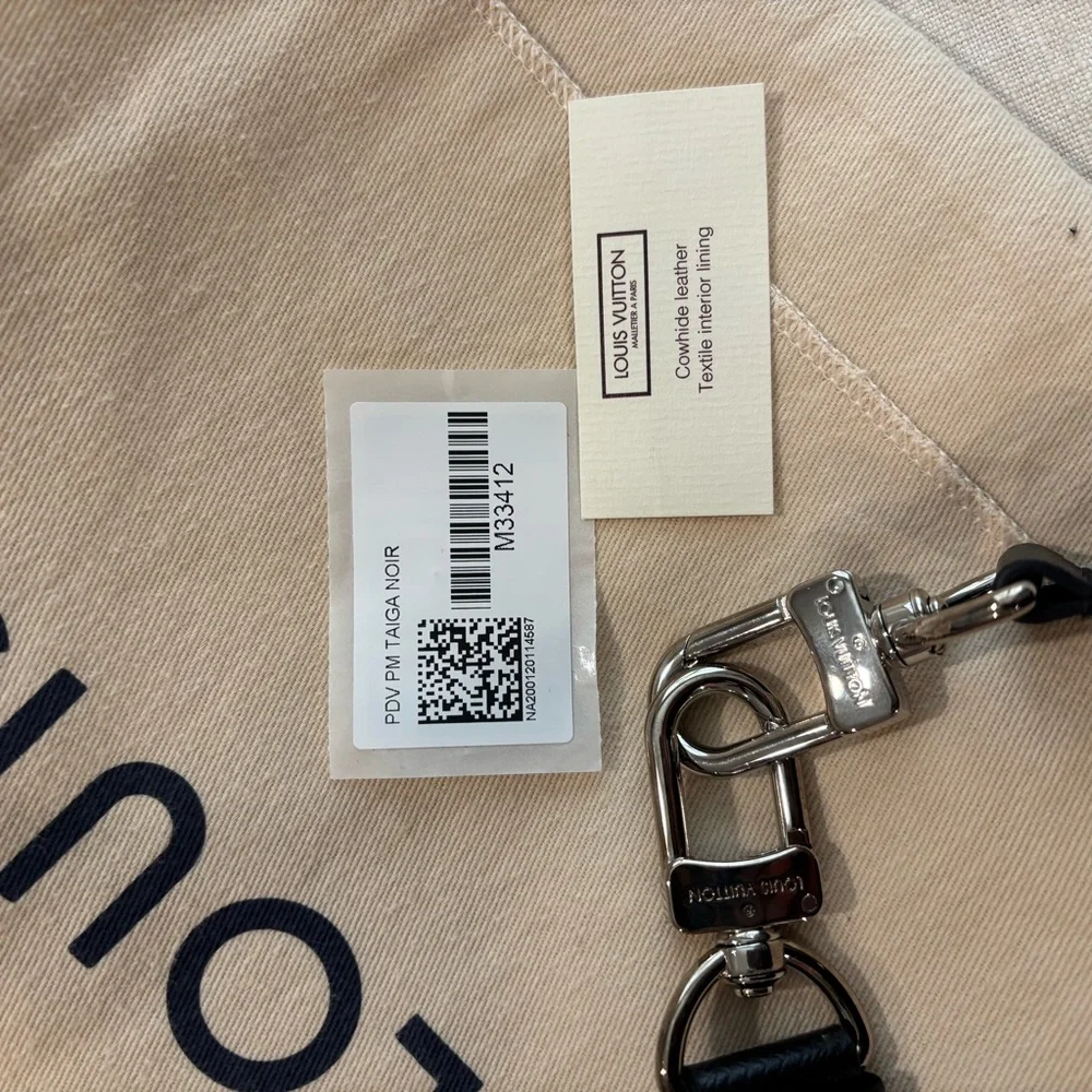 Louis Vuitton Black Briefcase Sleek Professional Design - Picture 6 of 8